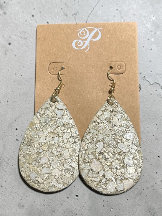 Plunder Jewelry - Plunder Gold and Cream Teardrop Earrings